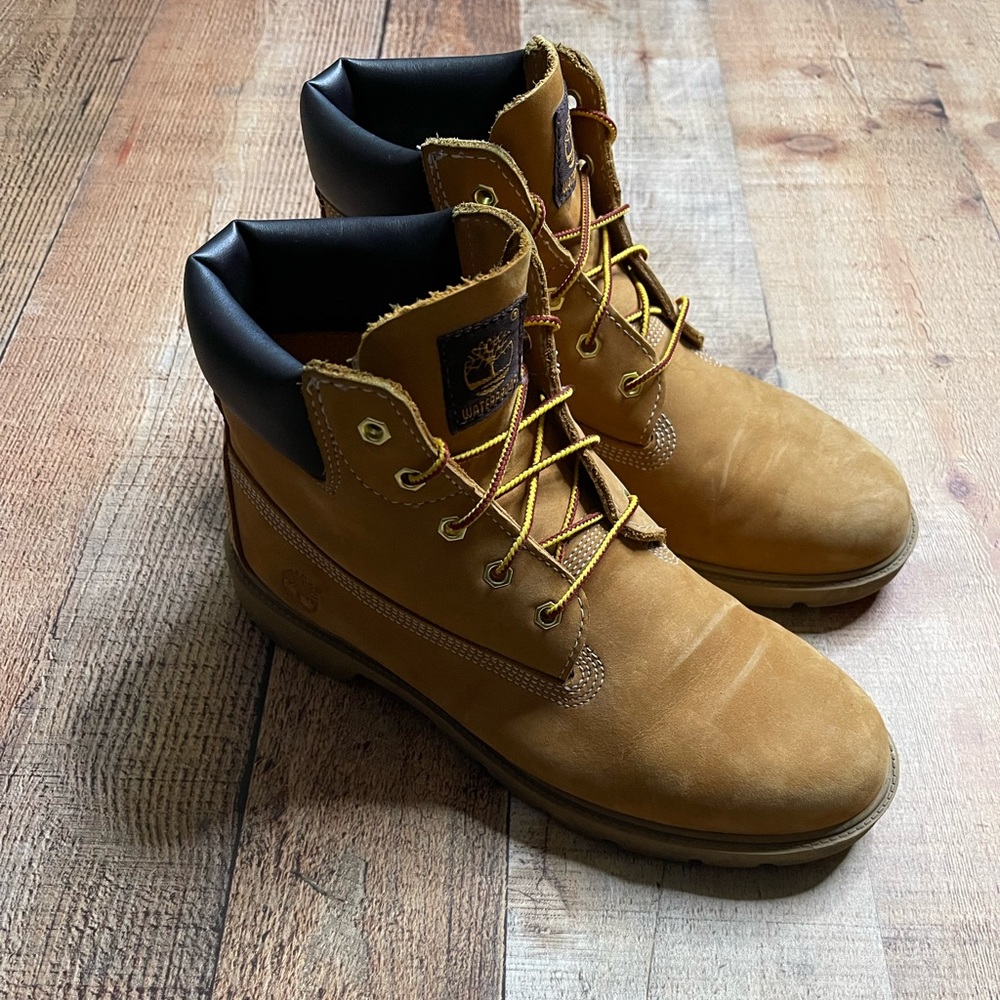 Timberland 10960 Classic Lace Up Boots Size 7  Boys/Men Wheat.